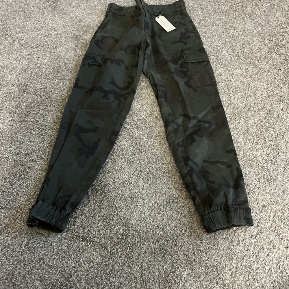 women’s camo cargo pants